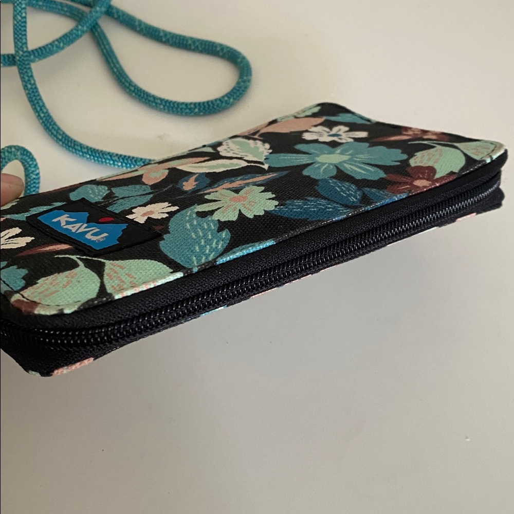 KAVU Floral Crossbody Wallet Case - Black and Teal - Picture 5 of 5